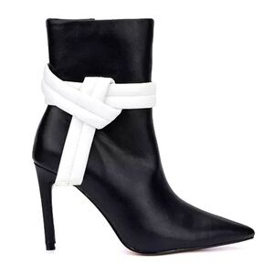 REMY BOOTIE BLACK & WHITE BOW